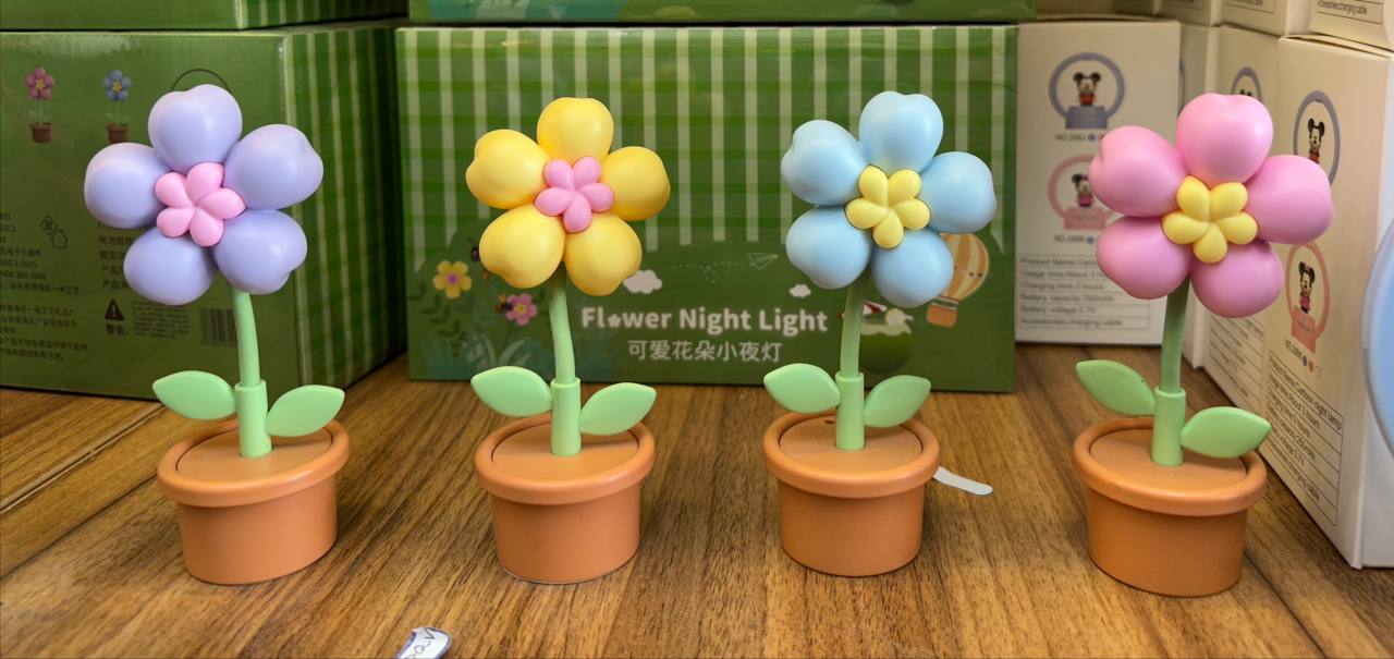 چراغ مطالعه طرح گل و گلدان